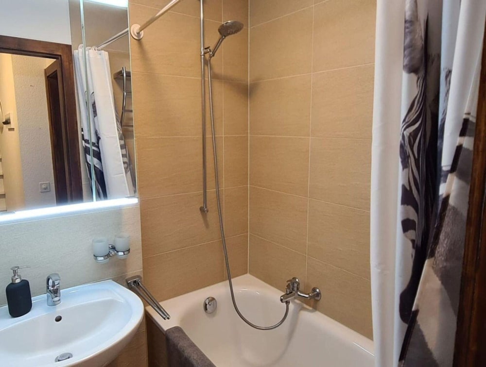 Flat in Veysonnaz Near Ski Lift & Valley Views