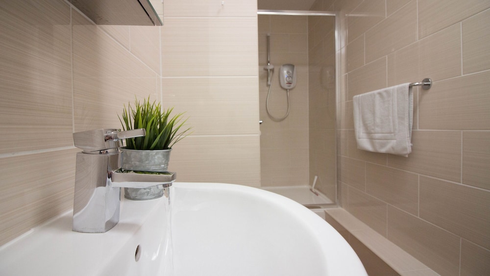 Stayzo Premiere Serviced Accommodation - 17