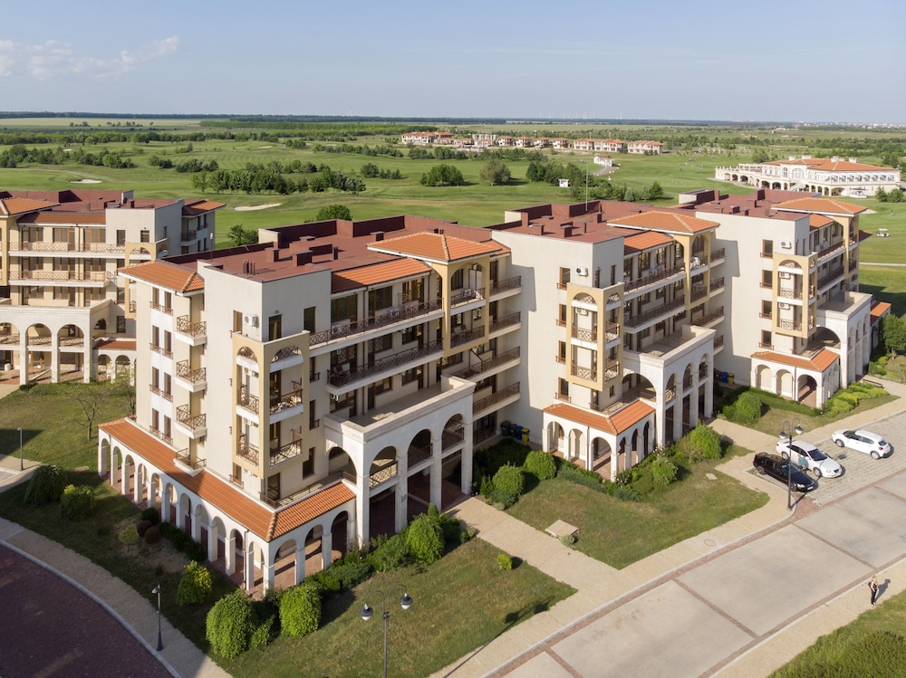 Lighthouse Luxe Estate Apart & Villas