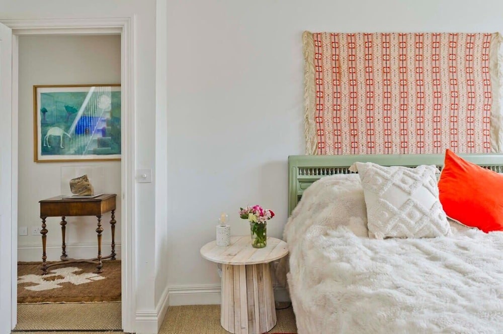 Gorgeous & Grand 5 Bed House, Holland Park