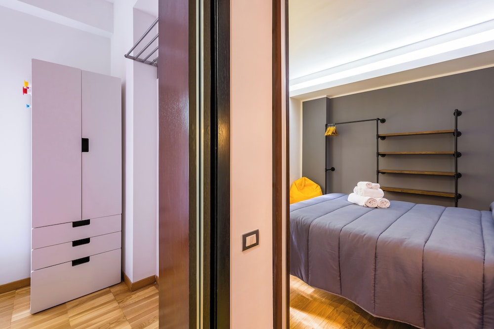 Fresh and Trendy Flat at Vomero