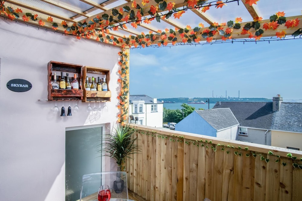 Skyfall - 2 Bedroom Apartment - Milford Haven