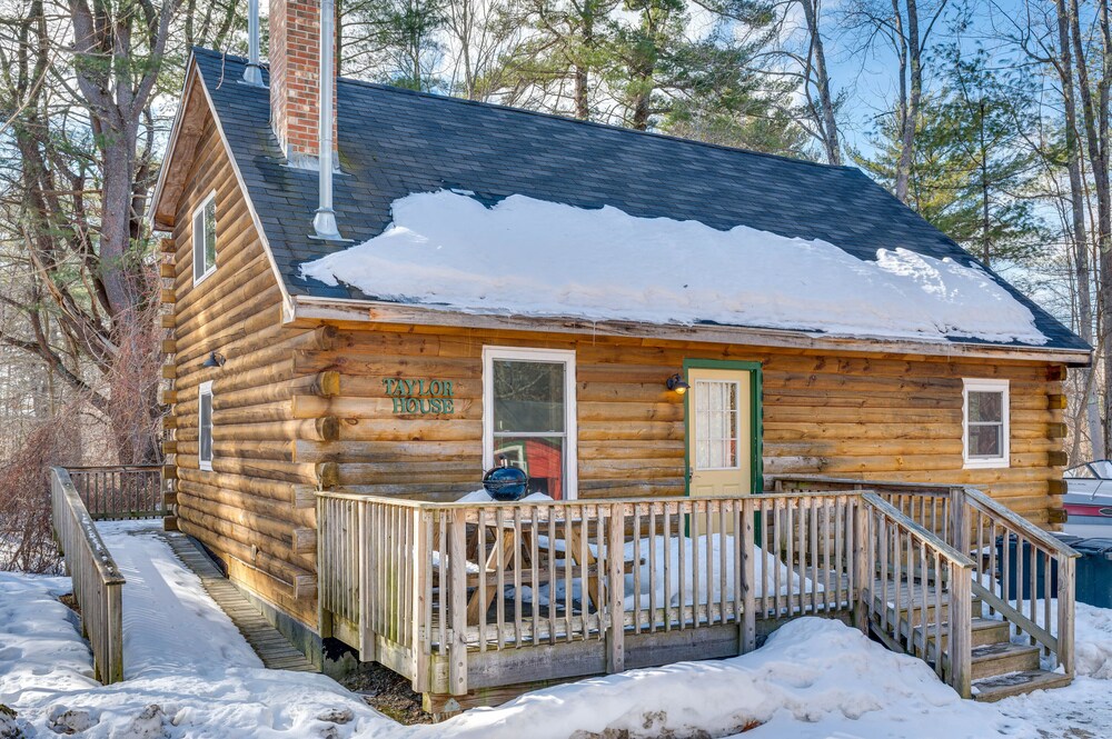 Cozy Laconia Cabin, Close to Winnipesaukee Pier!