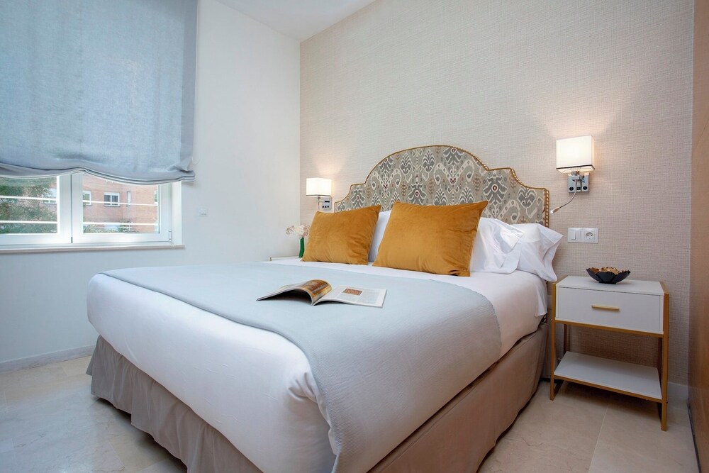 Exclusive Apartment 5BD in Seville. Carlos V