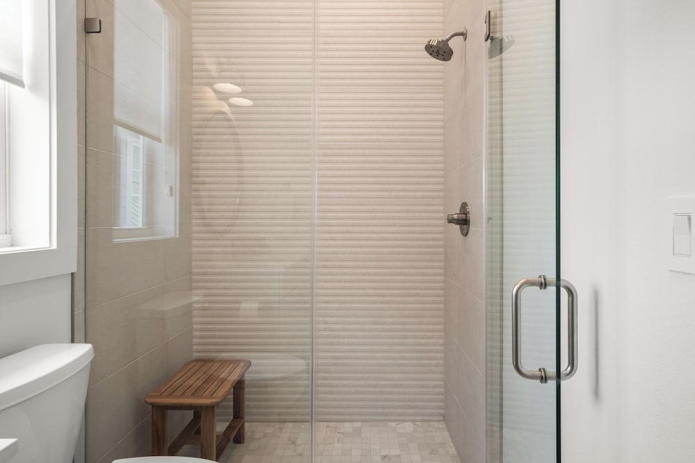 Serenity Shore 305 SOU
