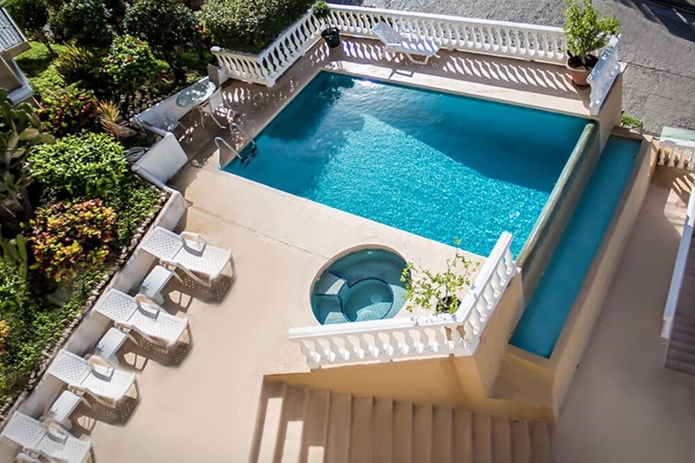 Birds-eye view of the ocean in nicely priced unit on top floor in Flamingo view 4