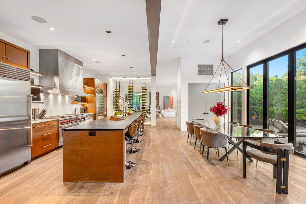 Beverly Glen Hillside Haven - Image 4