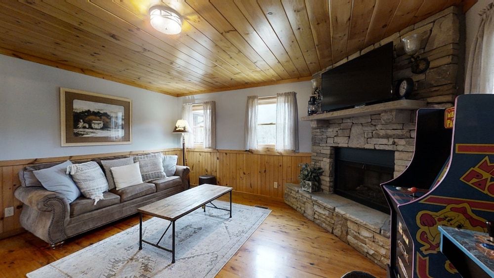 The Ranch Cabin on 6 Secluded Acres in the Great Smoky Mountains by RedAwning