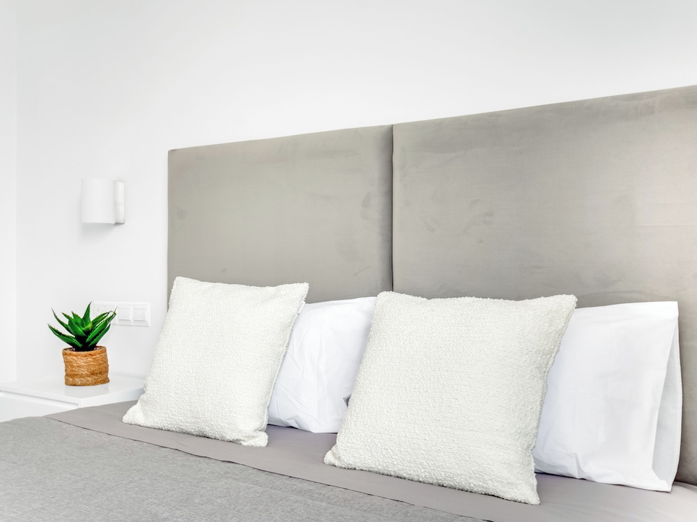 Sanders Olive Shared Pool Apartments