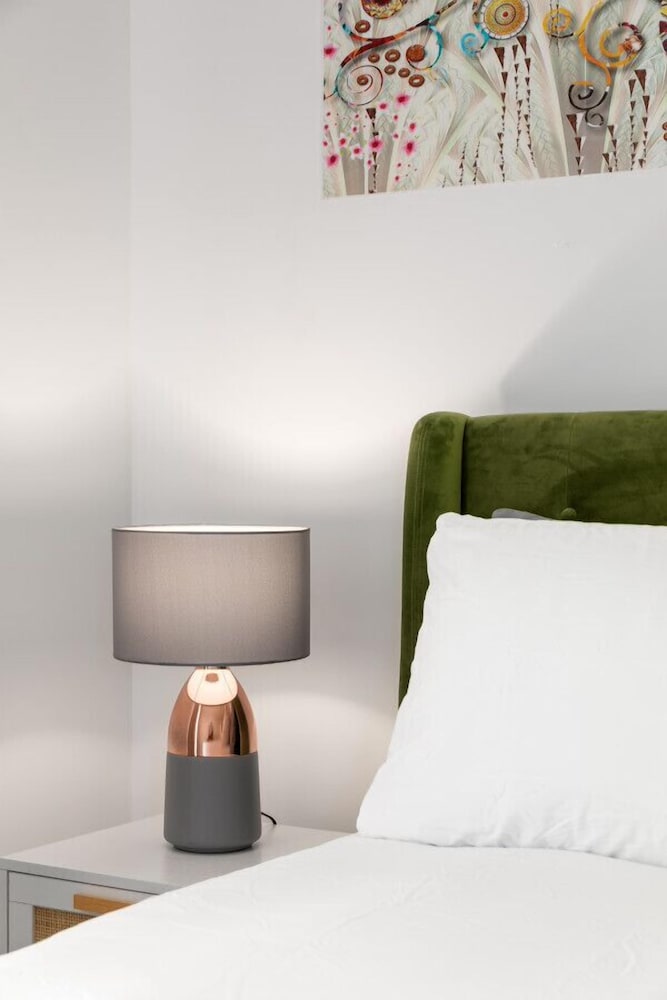 Elegant Spacious Luxury 2 bed Apartment Sleeps 6