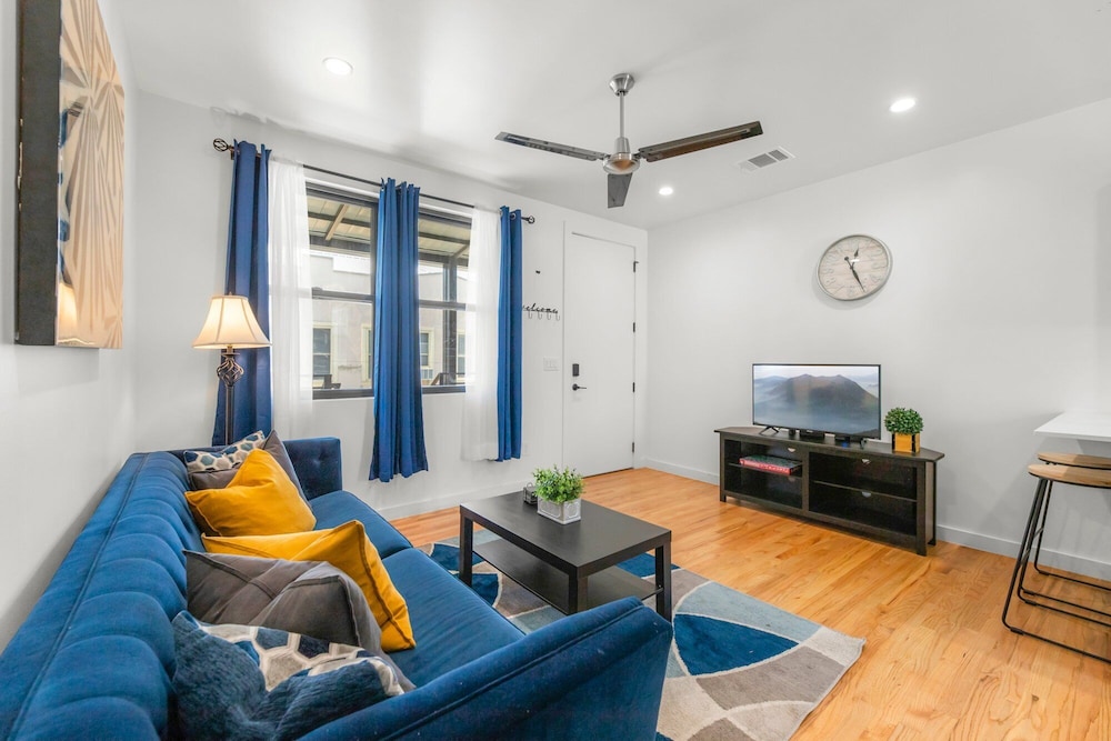 East Austin Condo - 2 Bedrooms & Parking