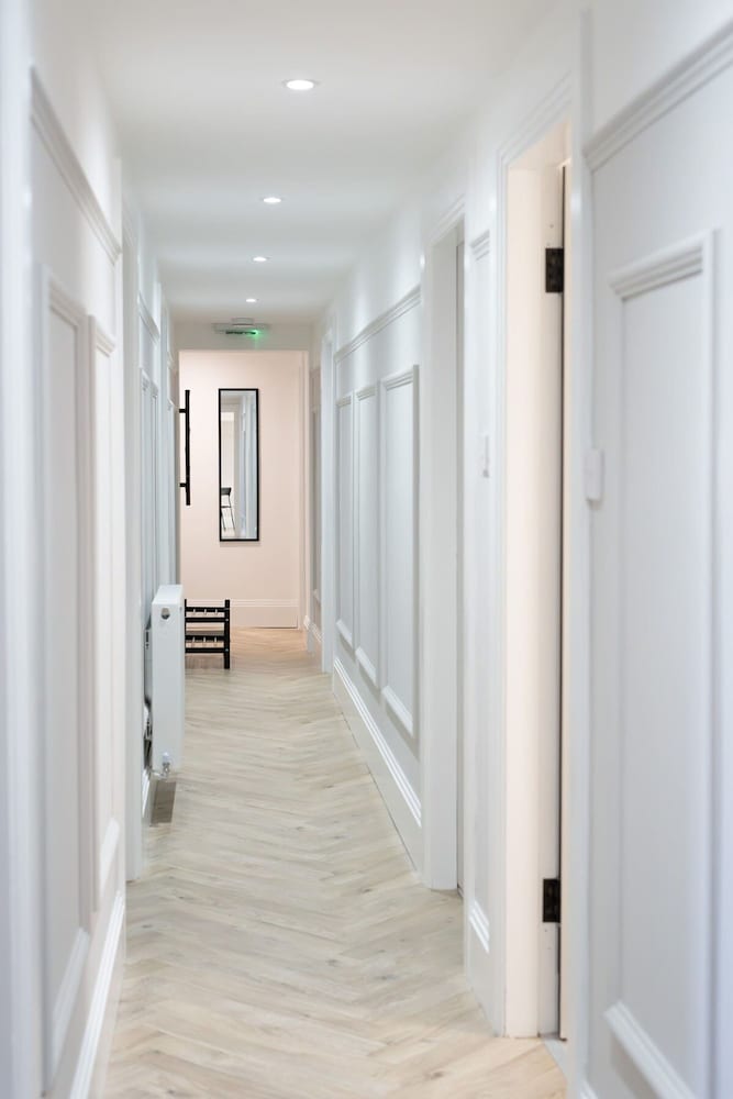Modern 5 Bed-2 Bath Apartment