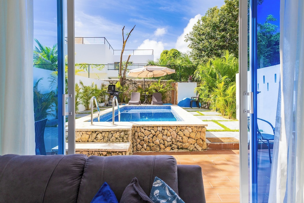 3BR Villa With Pool Rooftop and BBQ Gated Area