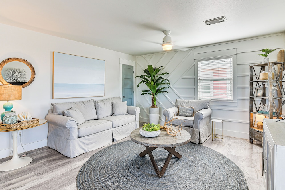 Modern Coastal Farmhouse: Walk to Surfside Beach!