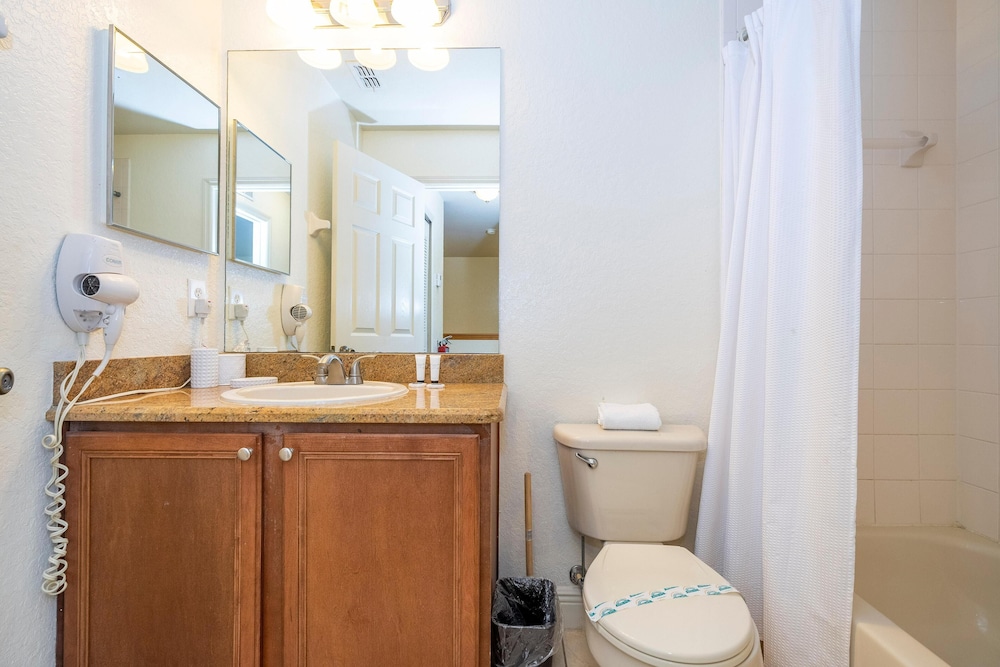 3132 CA - Charming Townhome Retreat