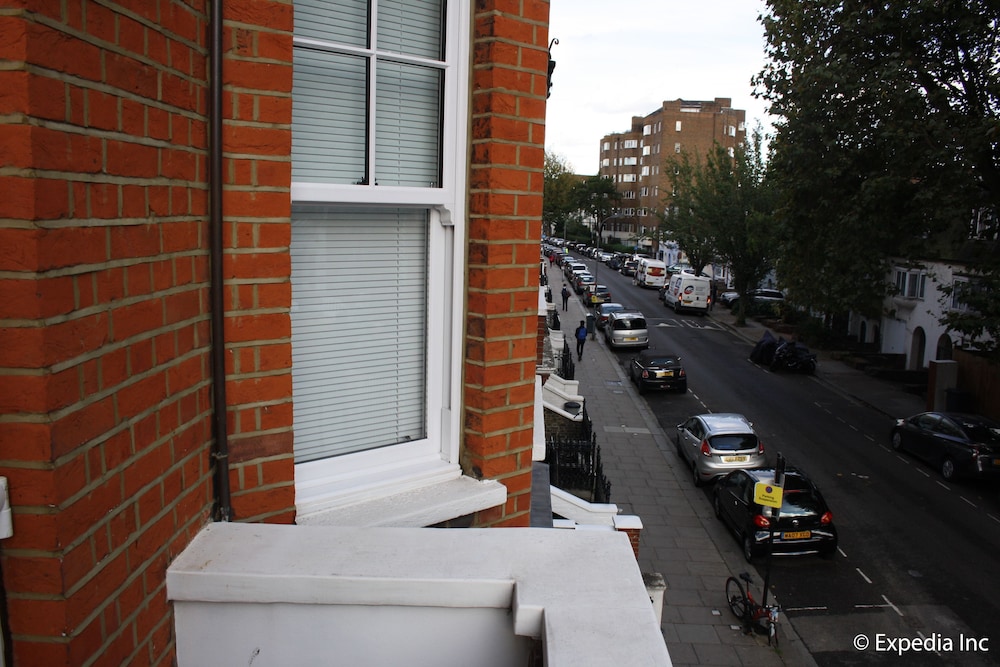 Barons Court Apartments by Viridian Apartments