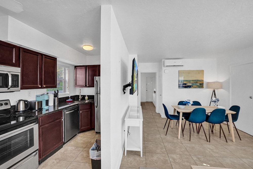 Lovely 1- Bedroom Rental Unit With Pool