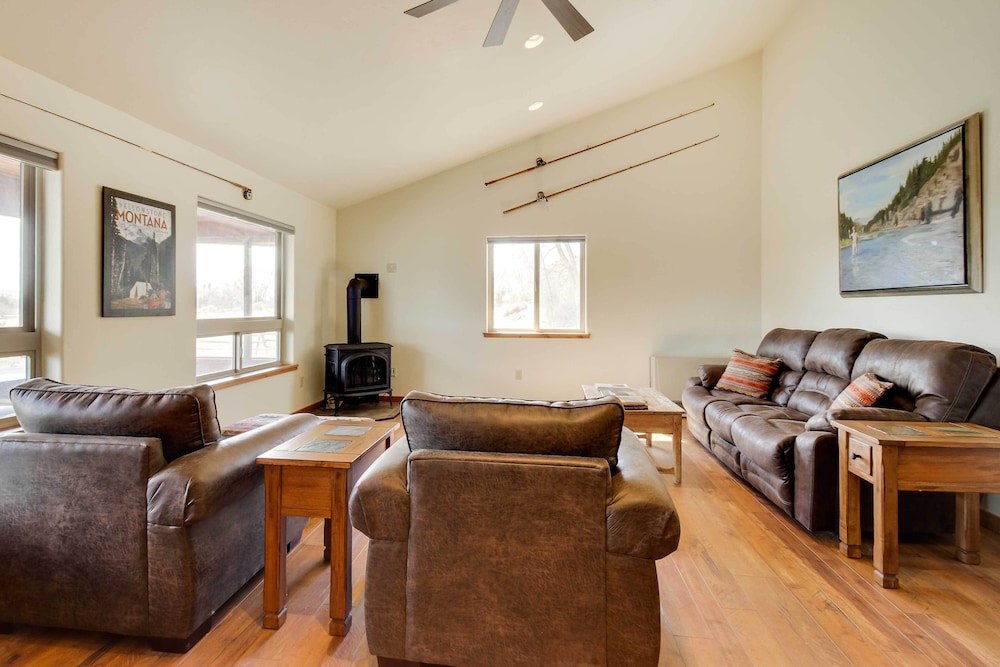 Beautiful Jefferson River Cabin w/ Mountain Views! - Property Image 15