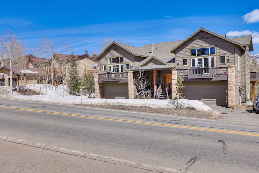 Serene Home w/ Private Hot Tub in Silverthorne