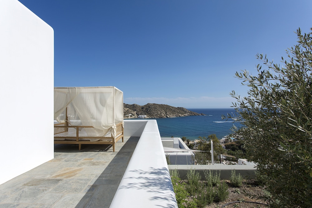 Far Out Hotel & Spa