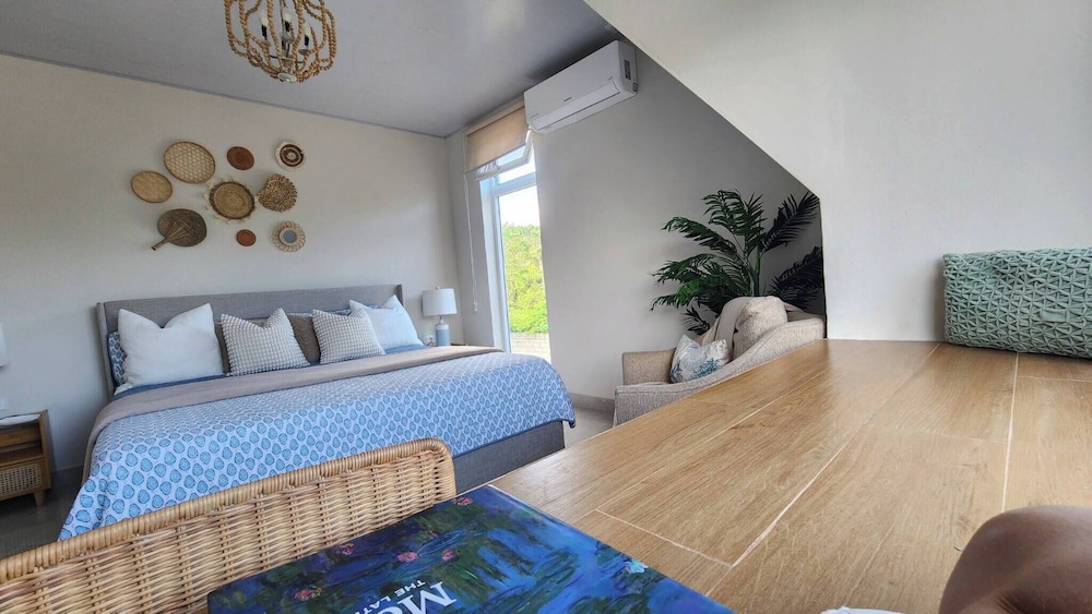 Elegant Chalet 2 Minutes From the Beach Ideal Families
