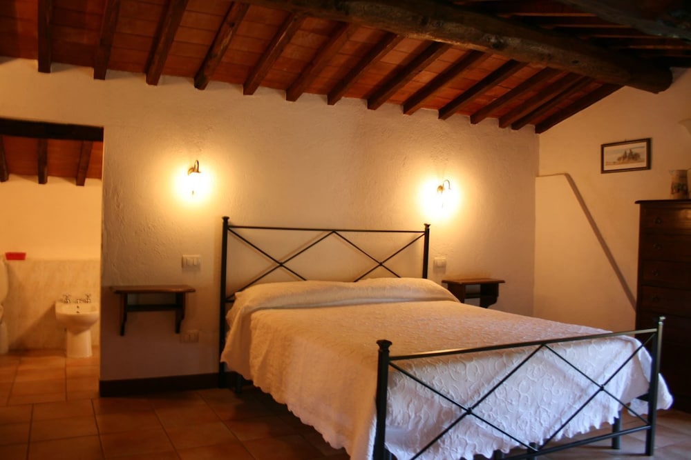 Cortona Vacations - Stunning private villa with private pool, WIFI, TV, pets allowed and parking, close to Cortona - Property Image 22