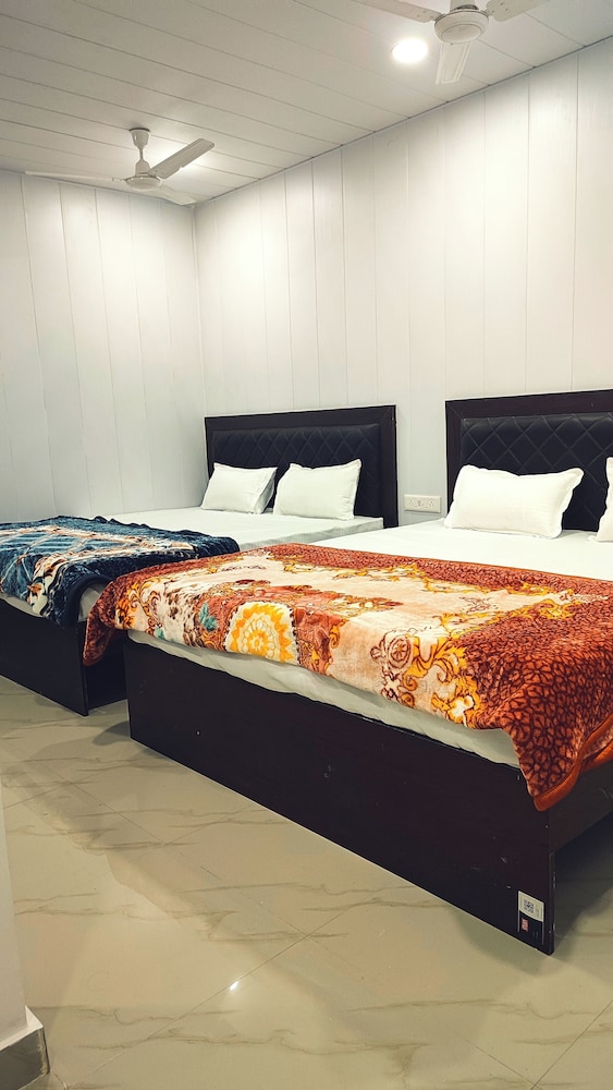 taj plaza paying guest house