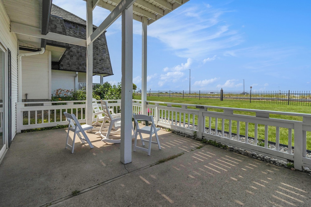 Snyder's Shoreline Inn