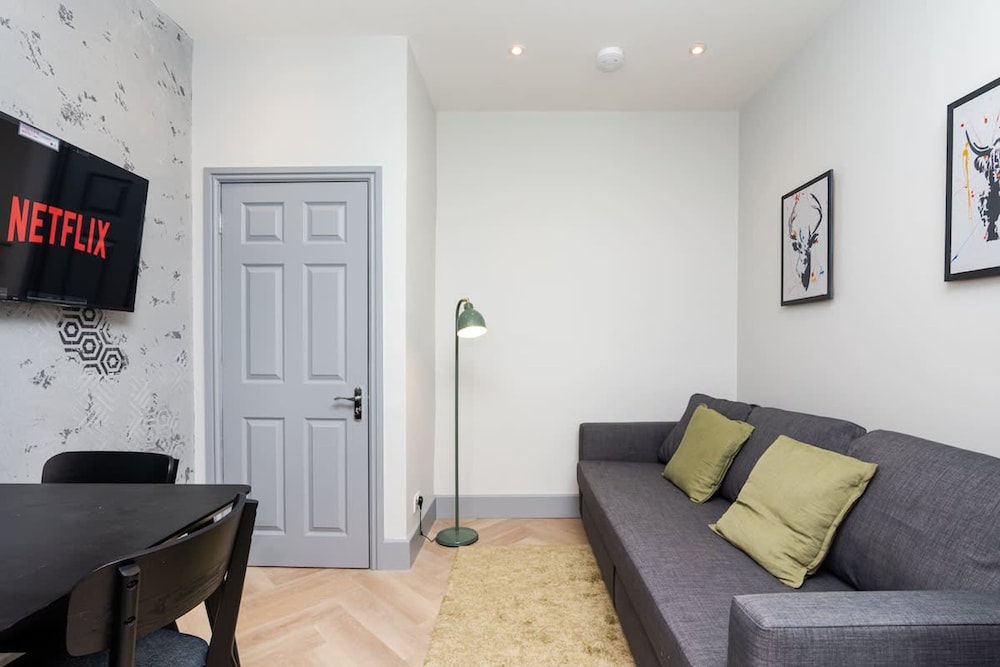 1 Bedroom Apartment-free Parking