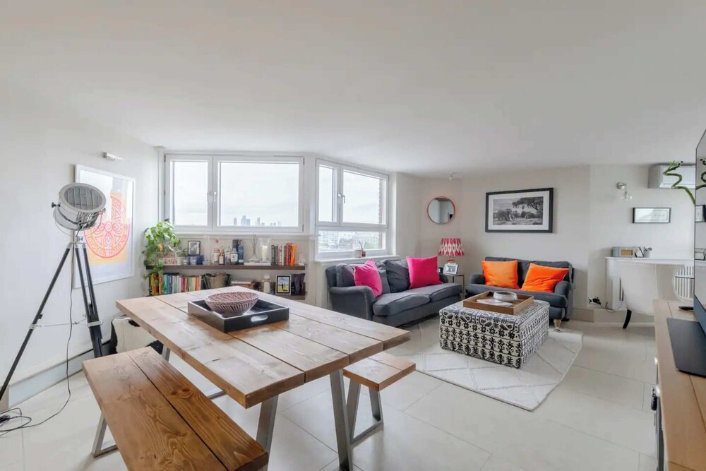 Scenic Riverside 2BD Flat - Chelsea