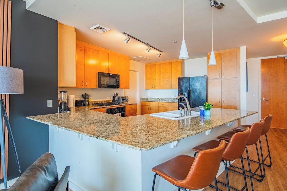 ROVE LIVING/KL - 44 Monroe
