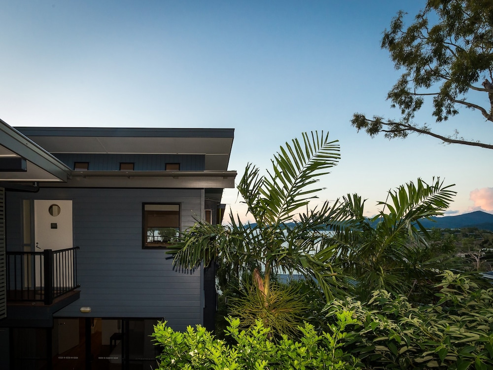 Hotel Shoreline Apartments - Image 1