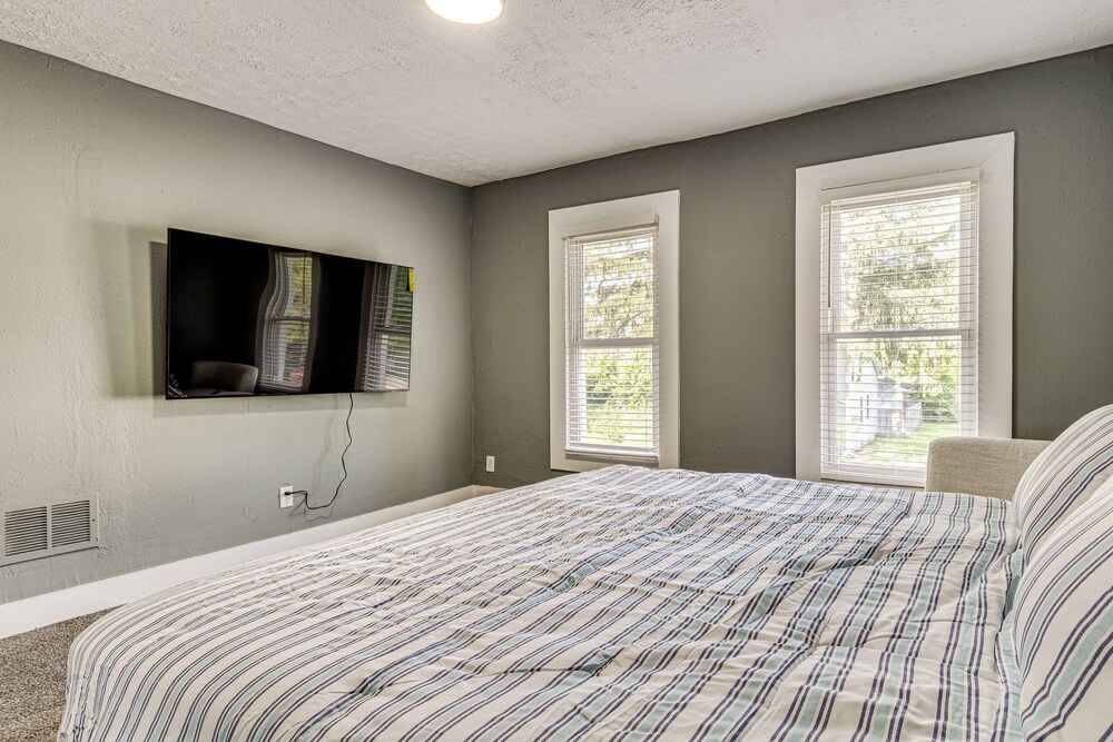 2 Mi to Mass Ave: Convenient Townhome w/ Yard!