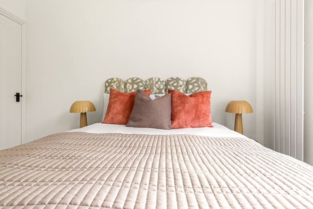 Wisteria Way - From 200 Per Night