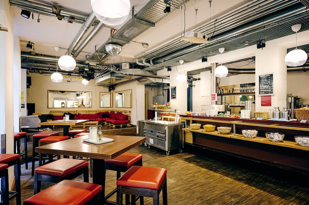 The 4 You Hostel & Hotel