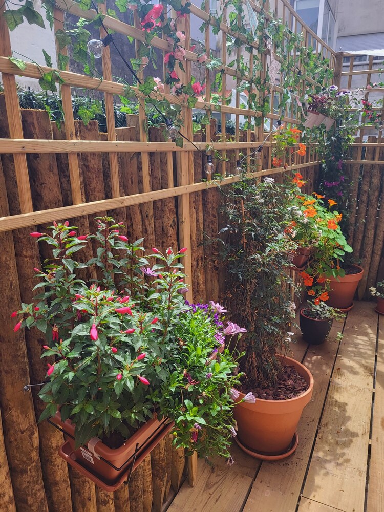 Alegr0 · 60s Chic Central Apartment w/ Garden