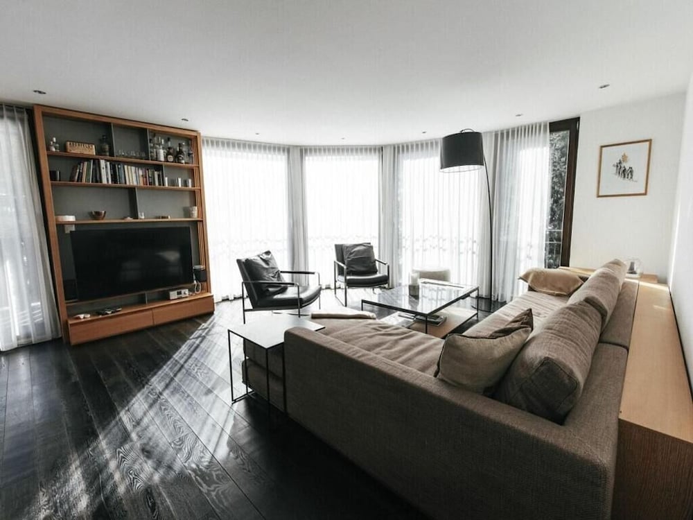Charming 4-bedroom Apartment in the Heart of Zermatt