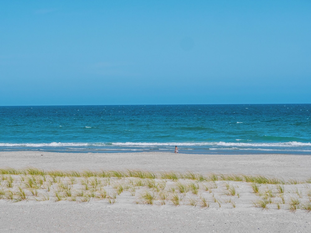 Sunshiny Daze by Topsail Realty