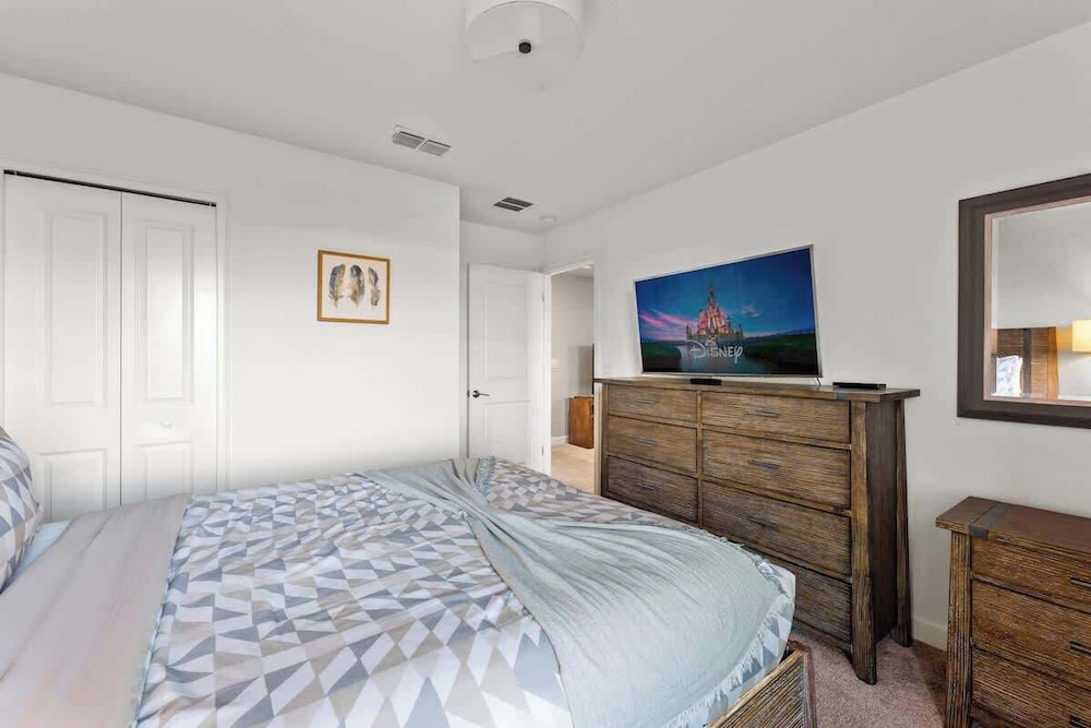 Luxury Decor 6BR at Storey Lake Sleeps 16