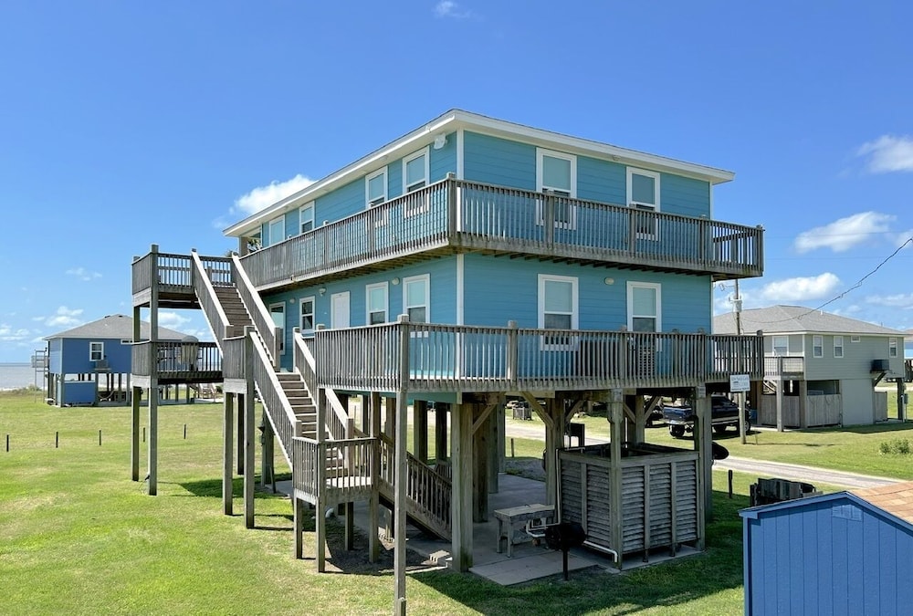 Abby Sands Castle 2 Bedroom Home by RedAwning