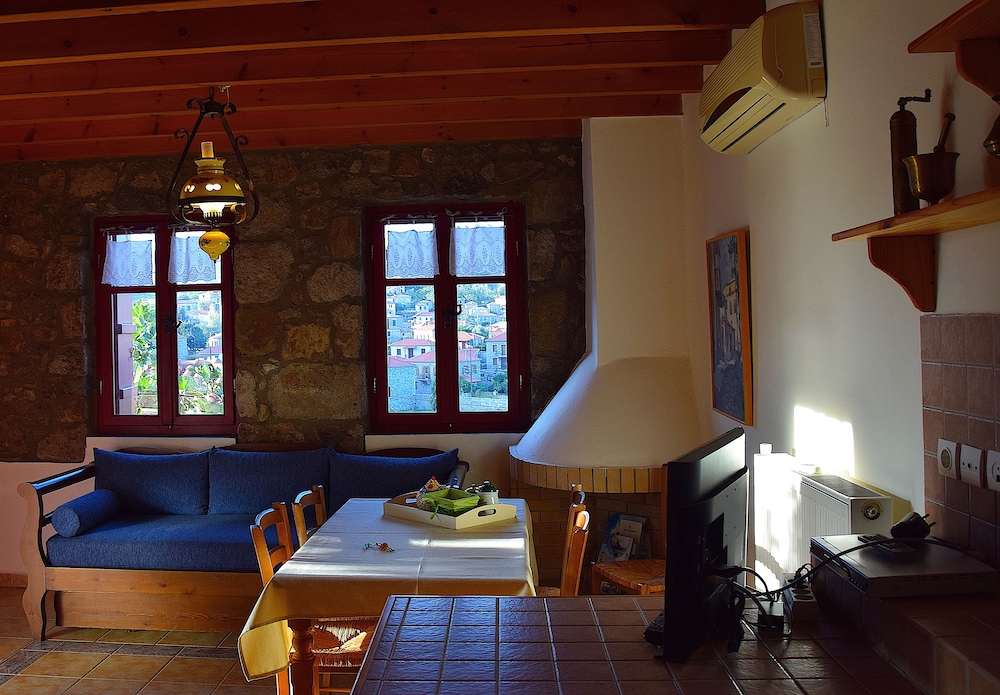 Stonehouses Lemnos