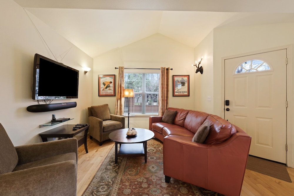 Meet Me On Milwaukee 30 Day Minimum 2 Bedroom Home