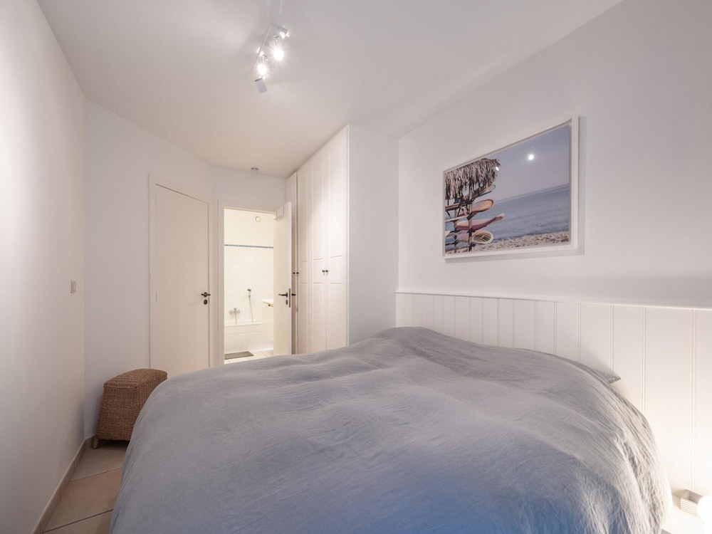 Apartment Near Albert Beach With Terrace