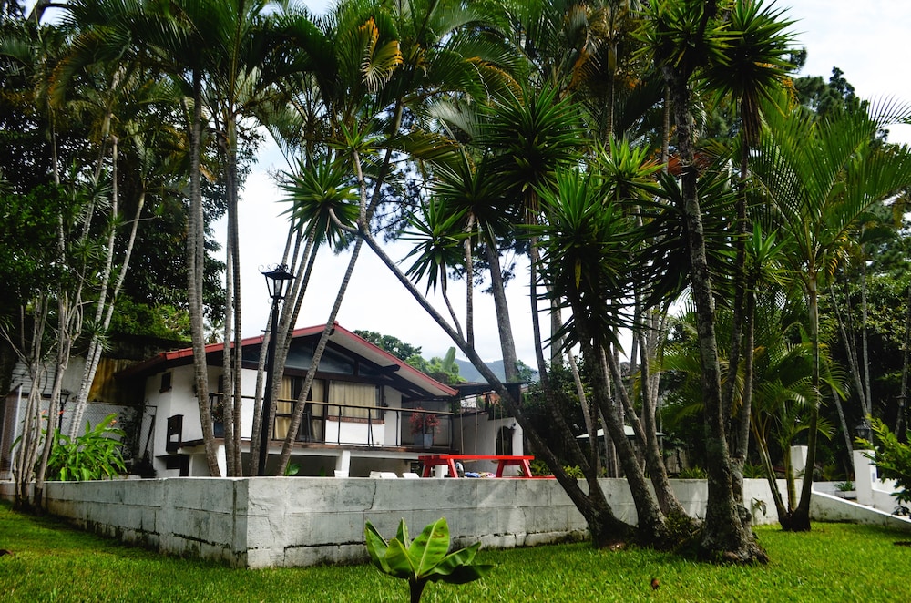 Robles Hostel - Property Image 2