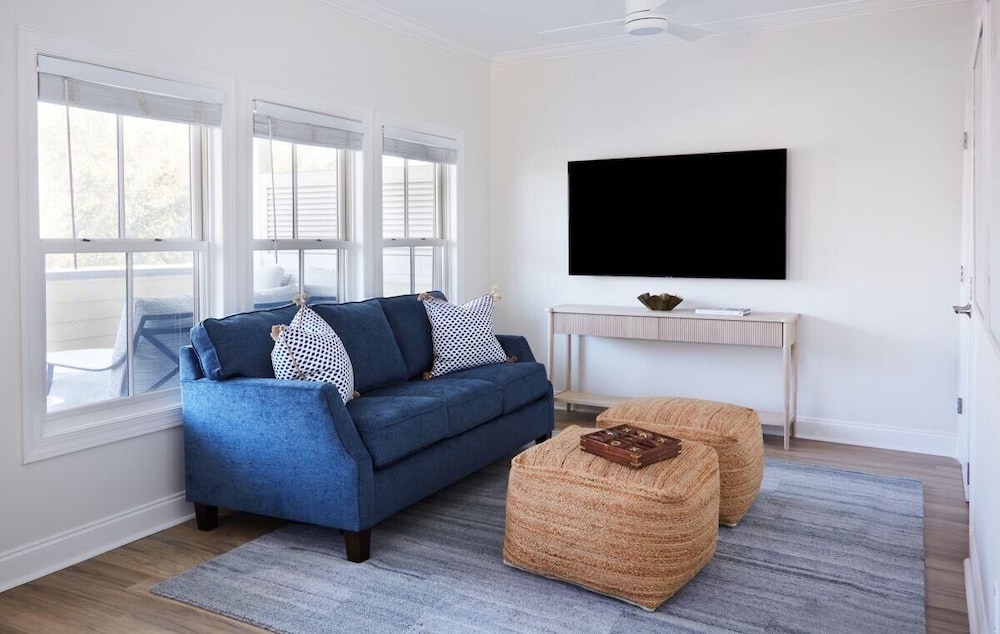 May River Breeze! 3-story Townhouse in Old Town's Promenade