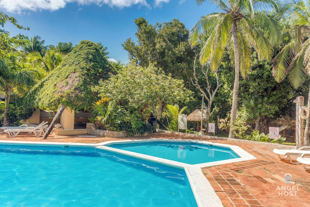 Deluxe Suites at Villas Tropical