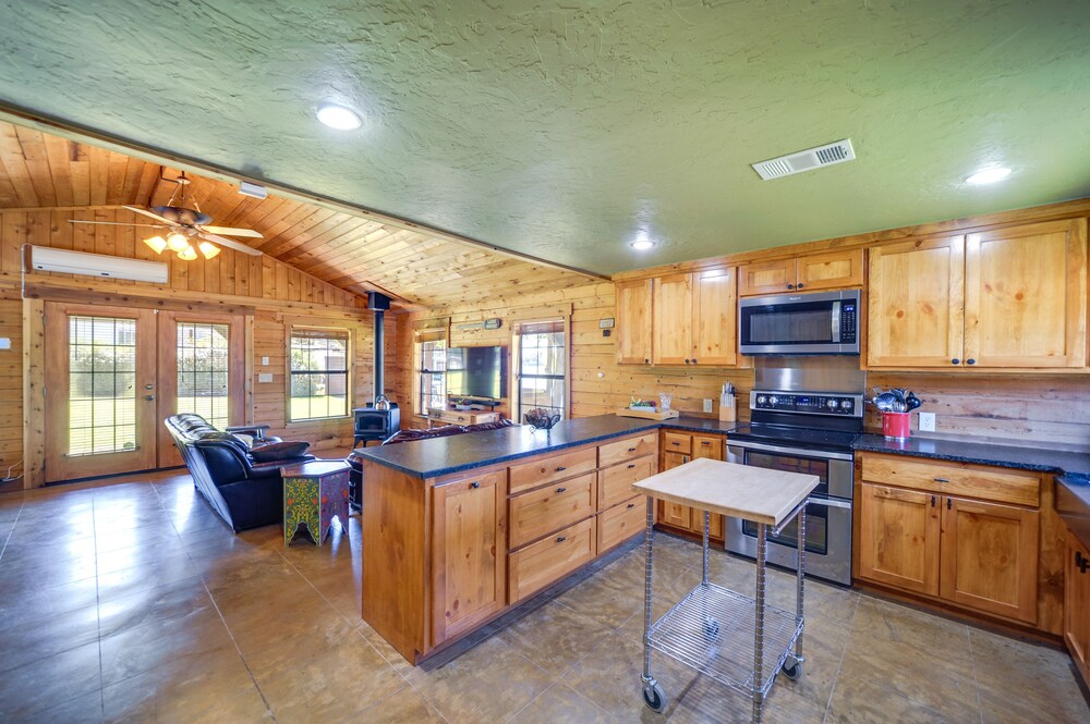 Waterfront Vacation Rental Cabin on Lake Lbj! view 5