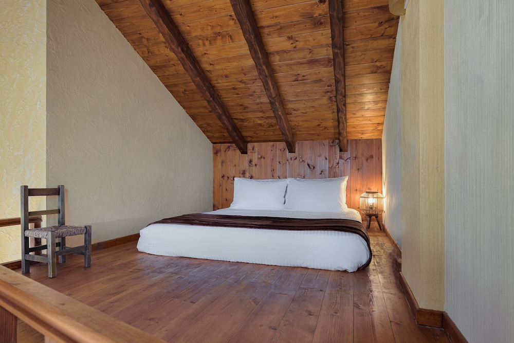 Parnassus Dreamwood Chalet view 5