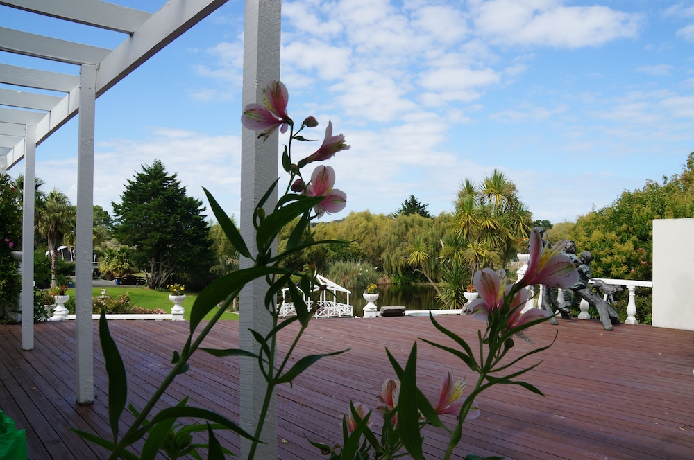 Silver Waters Lodge