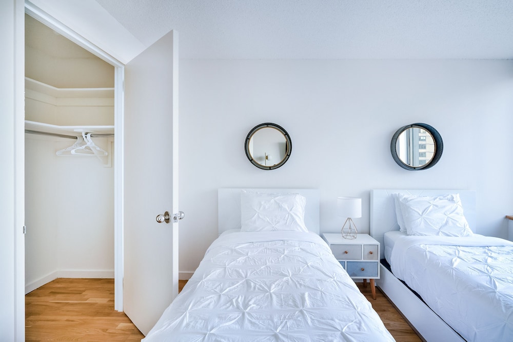 Luxury 2 Bed 2 Bath Unit in Prime Location of NYC